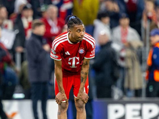 Enttaeuscht . . . Bayerns 17 Michael OLISE nach Spielende. Fussball: Bayern - Paris 1:1. Fußball Championsleague, FC Bayern München - Paris Saint Germain, Halbfinale, Rückspiel, Saison 2025-2026, am 6.05.2026 in Muenchen, A L L I A N Z A R E N A, Deutschland. Quelle Copyright Credit : Oryk HAIST