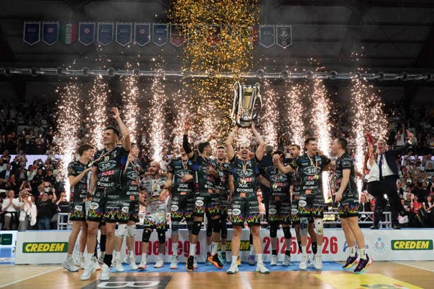 VOLLEY - Superlega Serie A - Playoff Scudetto - Final - Sir Susa Scai Perugia vs Cucine Lube Civitanova Sir Susa Scai Perugia Celebrates the victory of Italian Champions after the match between Sir Susa Scai Perugia and Cucine Lube Civitanova, Super League Championship Credem Banca 2025 2026, Race 3 of the Final of the Scudetto at the Palabarton Perugia, Italy, on May 06, 2026 during Playoff Scudetto - Final - Sir Susa Scai Perugia vs Cucine Lube Civitanova, Volleyball Italian Serie A Men Superleague match in Perugia, Italy, May 06 2026 Perugia Italy  Copyright: xIPAxSport ABACAx