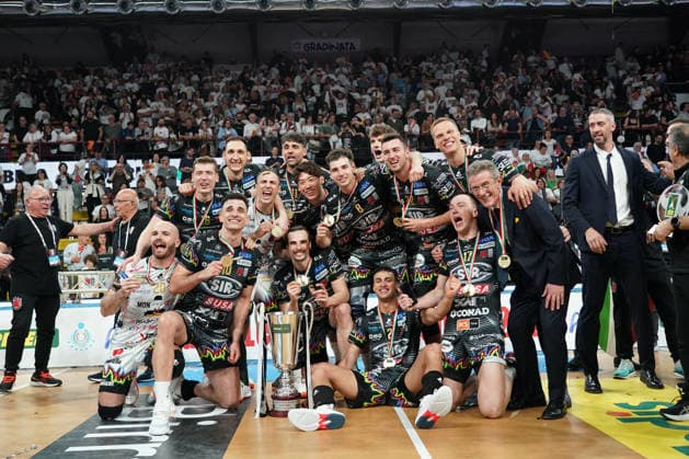VOLLEY - Superlega Serie A - Playoff Scudetto - Final - Sir Susa Scai Perugia vs Cucine Lube Civitanova Sir Susa Scai Perugia Celebrates the victory of Italian Champions after the match between Sir Susa Scai Perugia and Cucine Lube Civitanova, Super League Championship Credem Banca 2025 2026, Race 3 of the Final of the Scudetto at the Palabarton Perugia, Italy, on May 06, during Playoff Scudetto - Final - Sir Susa Scai Perugia vs Cucine Lube Civitanova, Volleyball Italian Serie A Men Superleague match in Perugia, Italy, May 06 2026 Perugia Italy  Copyright: xIPAxSport ABACAx