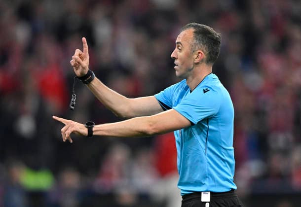 Schiedsrichter Referee Joao Pinheiro (POR) Gestik Geste FC Bayern Muenchen FCB vs Paris Saint-Germain PSG CL Champions League Halbfinale Rueckspiel 06.05.2026 DFL REGULATIONS PROHIBIT ANY USE OF PHOTOGRAPHS AS IMAGE SEQUENCES AND OR QUASI-VIDEO FC Bayern Muenchen FCB vs Paris Saint-Germain PSG CL Champions League