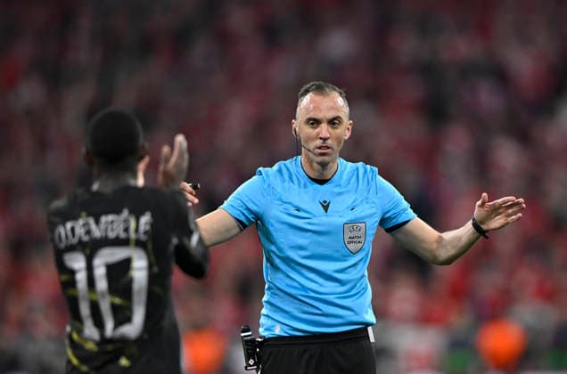 Schiedsrichter Referee Joao Pinheiro (POR) Gestik Geste Ousmane Dembele FC Paris Saint-Germain PSG (10) FC Bayern Muenchen FCB vs Paris Saint-Germain PSG CL Champions League Halbfinale Rueckspiel 06.05.2026 DFL REGULATIONS PROHIBIT ANY USE OF PHOTOGRAPHS AS IMAGE SEQUENCES AND OR QUASI-VIDEO FC Bayern Muenchen FCB vs Paris Saint-Germain PSG CL Champions League