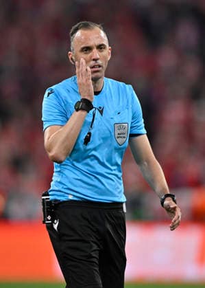 Schiedsrichter Referee Joao Pinheiro (POR) Gestik Geste FC Bayern Muenchen FCB vs Paris Saint-Germain PSG CL Champions League Halbfinale Rueckspiel 06.05.2026 DFL REGULATIONS PROHIBIT ANY USE OF PHOTOGRAPHS AS IMAGE SEQUENCES AND OR QUASI-VIDEO FC Bayern Muenchen FCB vs Paris Saint-Germain PSG CL Champions League