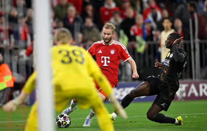 Strafraumszene, Torraumszene Torschuss Aktion Torchance Konrad Laimer FC Bayern Muenchen FCB (27) Torwart Matvei Safonov FC Paris Saint-Germain PSG (39) FC Bayern Muenchen FCB vs Paris Saint-Germain PSG CL Champions League Halbfinale Rueckspiel 06.05.2026 DFL REGULATIONS PROHIBIT ANY USE OF PHOTOGRAPHS AS IMAGE SEQUENCES AND OR QUASI-VIDEO FC Bayern Muenchen FCB vs Paris Saint-Germain PSG CL Champions League
