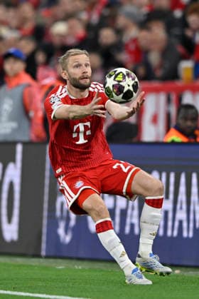 Konrad Laimer FC Bayern Muenchen FCB (27) Aktion beim Einwurf FC Bayern Muenchen FCB vs Paris Saint-Germain PSG CL Champions League Halbfinale Rueckspiel 06.05.2026 DFL REGULATIONS PROHIBIT ANY USE OF PHOTOGRAPHS AS IMAGE SEQUENCES AND OR QUASI-VIDEO FC Bayern Muenchen FCB vs Paris Saint-Germain PSG CL Champions League