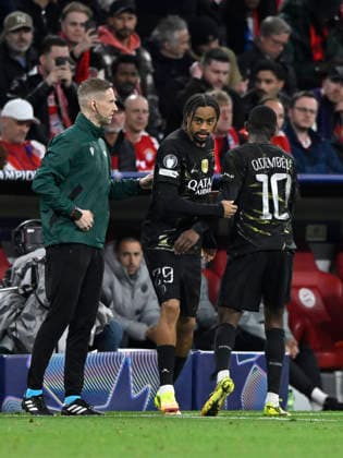 Wechsel Auswechslung Einwechslung Bradley Barcola FC Paris Saint-Germain PSG (29) kommt fuer Ousmane Dembele FC Paris Saint-Germain PSG (10) FC Bayern Muenchen FCB vs Paris Saint-Germain PSG CL Champions League Halbfinale Rueckspiel 06.05.2026 DFL REGULATIONS PROHIBIT ANY USE OF PHOTOGRAPHS AS IMAGE SEQUENCES AND OR QUASI-VIDEO FC Bayern Muenchen FCB vs Paris Saint-Germain PSG CL Champions League