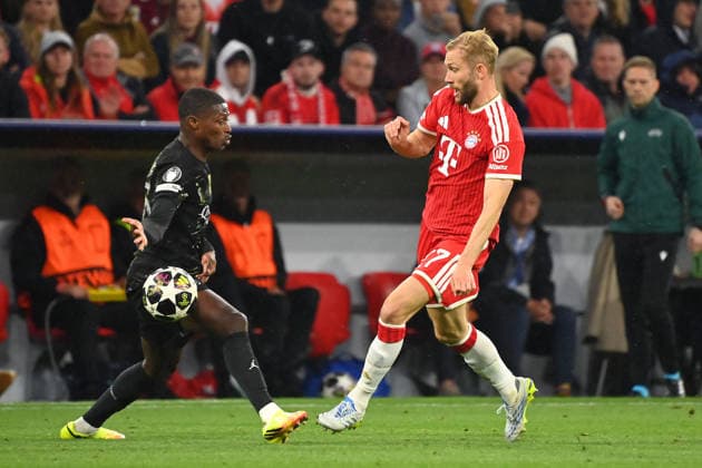 Klares Handspiel-Die Hand geht zum Ball beim Aktion,Zweikampf von Konrad LAIMER (Bayern Muenchen) mit Nuno MENDES (PSG),Kein Elfmeter,Strafstoss. Fussball Champions League,Saison 2025 26, Halbfinale FC Bayern-Muenchen - Paris Saint Germain (PSG) 1-1 am 06.05.2026 A L L I A N Z A R E N A. *** Clear handball The hand goes to the ball during the action,tackle by Konrad LAIMER Bayern Muenchen with Nuno MENDES PSG ,no penalty,penalty kick Football Champions League,season 2025 26, semi-final FC Bayern Muenchen Paris Saint Germain PSG 1 1 on 06 05 2026 A L L I A N Z A R E N A