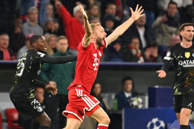 Konrad LAIMER (Bayern Muenchen) reklamiert lautstark nach Handspiel von Nuno MENDES (PSG) -hinten, das aber nicht geahndet wurde..Strittige Szene. Fussball Champions League,Saison 2025 26, Halbfinale FC Bayern-Muenchen - Paris Saint Germain (PSG) 1-1 am 06.05.2026 A L L I A N Z A R E N A.