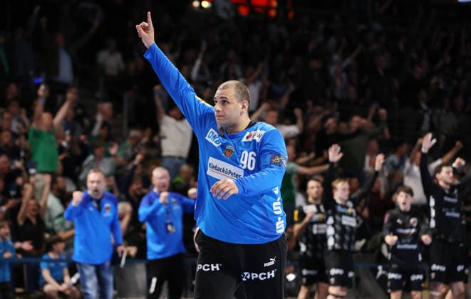 Torwart Dejan Milosavljev jubelt nach Parade Freude Emotion Jubel Handball CL Championsleague Champions League Herren Viertelfinale Rückspiel Saison 2025 2026 06.05.2026 Füchse Berlin vs. Veszprem HC in der Max Schmeling Halle