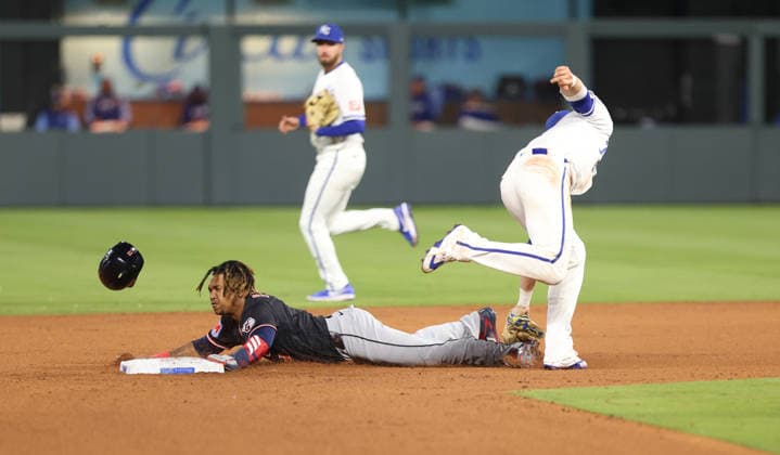 MAY 6, 2026: Cleveland Guardians infielder Joso RamoÂ­rez (11) steals a base in the 8th inning against the Kansas City Royals at Kauffman Stadium in Kansas City, MO. CSM MLB, Baseball Herren, USA 2026: Guardians Vs Royals May 6th  - ZUMAc04_ 20260506_zma_c04_117 Copyright: xRomanxPunox