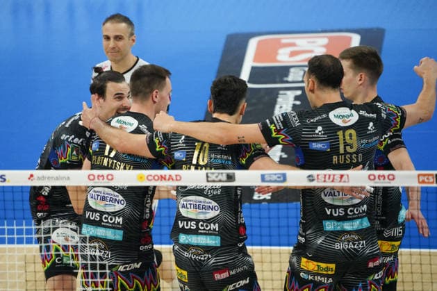 Sir Susa Scai Perugia v Cucine Lube Civitanova - Super League Championship Credem Banca - Race 3 Of The Final Play Off Giannelli Simone of Sir Susa Scai Perugia reacts during the match between Sir Susa Scai Perugia and Cucine Lube Civitanova in the Super League Championship Credem Banca 2025 2026, Race 3 of the Final of the Scudetto at the Palabarton in Perugia, Italy, on May 6, 2026. Perugia Italy  Copyright: xLorisxCerquiglinix originalFilename:cerquiglini-notitle260506_npNRQ.jpg