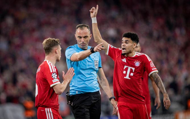 Munich, Germany. 06th Mai 2026. Referee Joao Pinheiro (POR) Joshua Kimmich (FCB) Luis Diaz (FCB) FC Bayern München - Paris Saint Germain 06.05.2026
