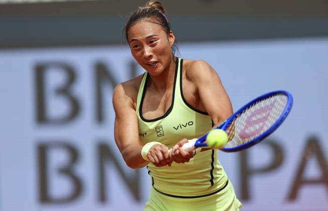 (260507) -- ROME, May 7, 2026 -- Zheng Qinwen hits a return during women s singles round of 64 match between Zheng Qinwen of China and Cristina Bucsa of Spain at the WTA, Tennis Damen Italian Open in Rome, Italy, May 7, 2026. ) (SP)ITALY-ROME-TENNIS-WTA-ITALIAN OPEN-WOMEN S SINGLES WangxKaiyan 