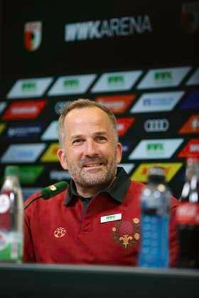 Cheftrainer Manuel Baum (FC Augsburg), Pressekonferenz FC Augsburg, Fussball, 1. Bundesliga, 07.05.2026 DFL DFB regulations prohibit any use of photographs as image sequences and or quasi-video Augsburg Bayern Deutschland *** Head coach Manuel Baum FC Augsburg , Press conference FC Augsburg, Football, 1 Bundesliga, 07 05 2026 DFL DFB regulations prohibit any use of photographs as image sequences and or quasi video Augsburg Bayern Germany Copyright: xkolbert-press AlexanderxHeinlex