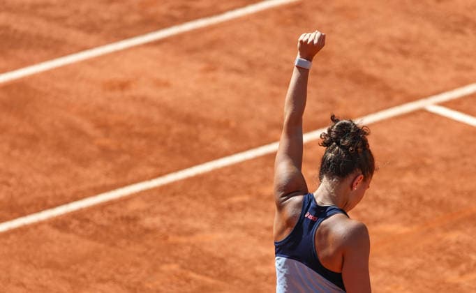 (260507) -- ROME, May 7, 2026 -- Jasmine Paolini celebrates after winning the women s singles round of 64 match between Jasmine Paolini of Italy and Leolia Jeanjean of France at the WTA, Tennis Damen Italian Open in Rome, Italy, May 7, 2026. ) (SP)ITALY-ROME-TENNIS-WTA-ITALIAN OPEN-WOMEN S SINGLES WangxKaiyan 