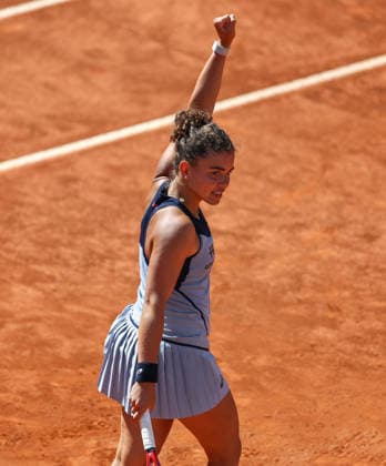 (260507) -- ROME, May 7, 2026 -- Jasmine Paolini celebrates after winning the women s singles round of 64 match between Jasmine Paolini of Italy and Leolia Jeanjean of France at the WTA, Tennis Damen Italian Open in Rome, Italy, May 7, 2026. ) (SP)ITALY-ROME-TENNIS-WTA-ITALIAN OPEN-WOMEN S SINGLES WangxKaiyan 