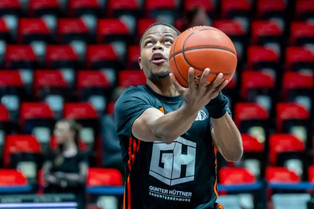 Chemnitz, Deutschland 07. Mai 2026: 1. BBL - 2025 2026 - Sp. 33 - Niners Chemnitz gegen Skyliners Frankfurt Im Bild: Eric Washington (99) beim Einwerfen Copyright: xFotostandx xNachtigallx