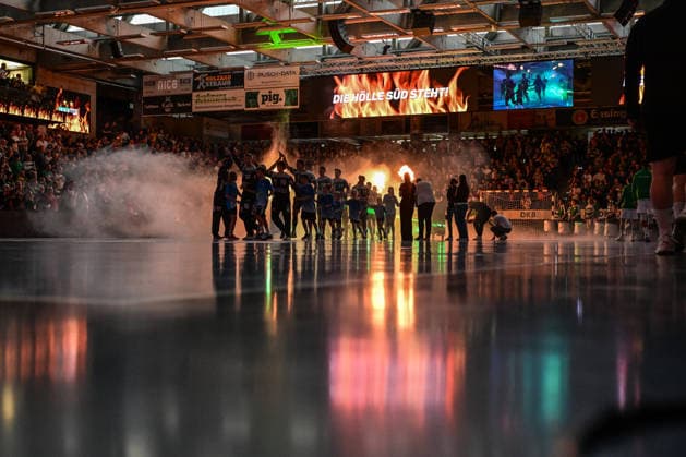 DAIKIN HBL Bundesliga: Frisch Auf! Göppingen - HSG Wetzlar; Göppingen, 07.05.2026 Einlauf der Spieler von Frisch Auf! ; Göppingen, 07.05.2026 - 31. Spieltag der DAIKIN Handball-Bundesliga, Frisch Auf! Göppingen - HSG Wetzlar, EWS-Arena, Göppingen. Copyright: xBEAUTIFULxSPORTS Märklx
