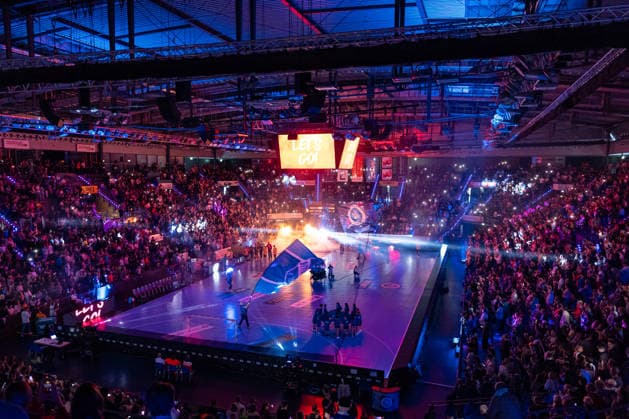 DAIKIN Handball Bundesliga: TVB Stuttgart vs. Rhein-Neckar Löwen; 07.05.2026 Stuttgart, GERMANY - 07. Mai 2026: Die Porsche Arena beim Mannschafftseinlauf zum Match zwischen dem TVB Stuttgart und den Rhein-Neckar Löwen am 31. Spieltag der Daikin Handball Bundesliga in der Porsche-Arena. Copyright: xBEAUTIFULxSPORTS Steinx