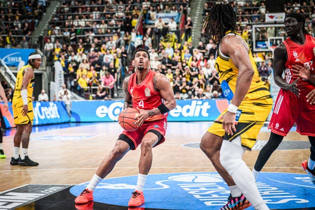 Xavier Rathan-Mayes (FC Bayern Basketball, 04), davor Keeshawn Kellman (MHP RIESEN Ludwigsburg, 32) GER, MHP Riesen Ludwigsburg vs. FC Bayern Muenchen Basketball, Basketball Bundesliga, easycredit BBL, 33. Spieltag, Spielzeit 2025 2026, 07.05.2026 GER, MHP Riesen Ludwigsburg vs. FC Bayern Muenchen Basketball, Basketball Bundesliga, easycredit BBL, 33. Spieltag, Spielzeit 2025 2026, 07.05.2026 Ludwigsburg Copyright: xSandyxDinkelackerx EP_SDR