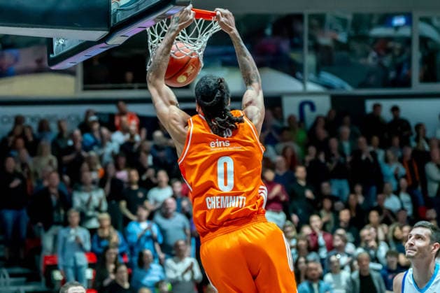 Chemnitz, Deutschland 07. Mai 2026: 1. BBL - 2025 2026 - Sp. 33 - Niners Chemnitz gegen Skyliners Frankfurt Im Bild: Kevin Yebo (99) mit einem Dunking Copyright: xFotostandx xNachtigallx