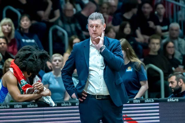 Chemnitz, Deutschland 07. Mai 2026: 1. BBL - 2025 2026 - Sp. 33 - Niners Chemnitz gegen Skyliners Frankfurt Im Bild: Head Coach Klaus Perwas (Frankfurt) ratlos Copyright: xFotostandx xNachtigallx