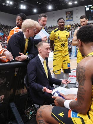 Ludwigsburg , easyCredit Basketball Bundesliga MHP Riesen Ludwigsburg vs. Bayern München , Trainer Mikko Riipinen ( Riesen )