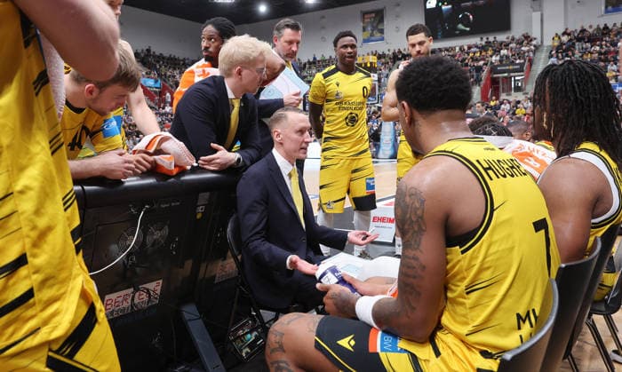 Ludwigsburg , easyCredit Basketball Bundesliga MHP Riesen Ludwigsburg vs. Bayern München , Trainer Mikko Riipinen ( Riesen )