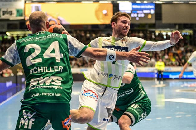 DAIKIN HBL Bundesliga: Frisch Auf! Göppingen - HSG Wetzlar; Göppingen, 07.05.2026 Dominik Mappes (HSG Wetzlar, 07) setzt sich durch gegen Marcel Schiller (Frisch Auf Göppingen, 24) und Elias Newel (Frisch Auf Göppingen, 40) ; Göppingen, 07.05.2026 - 31. Spieltag der DAIKIN Handball-Bundesliga, Frisch Auf! Göppingen - HSG Wetzlar, EWS-Arena, Göppingen. Copyright: xBEAUTIFULxSPORTS Märklx