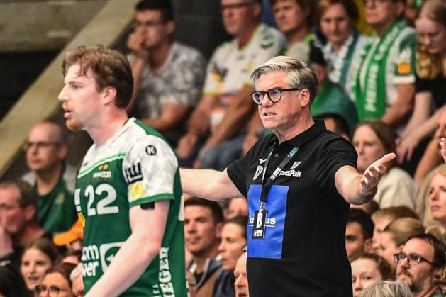 DAIKIN HBL Bundesliga: Frisch Auf! Göppingen - HSG Wetzlar; Göppingen, 07.05.2026 Trainer Runar Sigtryggsson (HSG Wetzlar) zweifelt an der Schiedsrichterentscheidung ; Göppingen, 07.05.2026 - 31. Spieltag der DAIKIN Handball-Bundesliga, Frisch Auf! Göppingen - HSG Wetzlar, EWS-Arena, Göppingen. Copyright: xBEAUTIFULxSPORTS Märklx