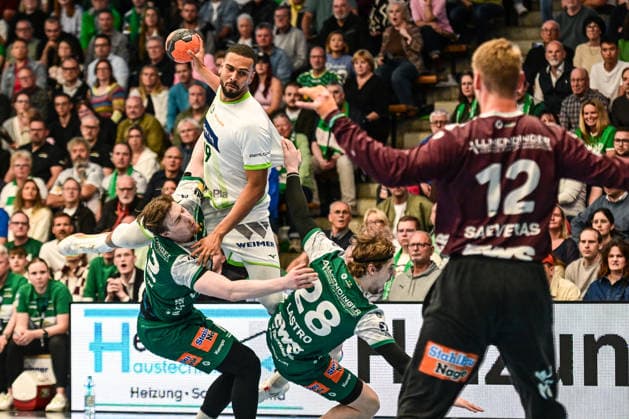 DAIKIN HBL Bundesliga: Frisch Auf! Göppingen - HSG Wetzlar; Göppingen, 07.05.2026 Philipp Ahouansou (HSG Wetzlar, 19) beim Sprungwurf gegen Franko Lastro (Frisch Auf Göppingen, 28) ; Göppingen, 07.05.2026 - 31. Spieltag der DAIKIN Handball-Bundesliga, Frisch Auf! Göppingen - HSG Wetzlar, EWS-Arena, Göppingen. Copyright: xBEAUTIFULxSPORTS Märklx