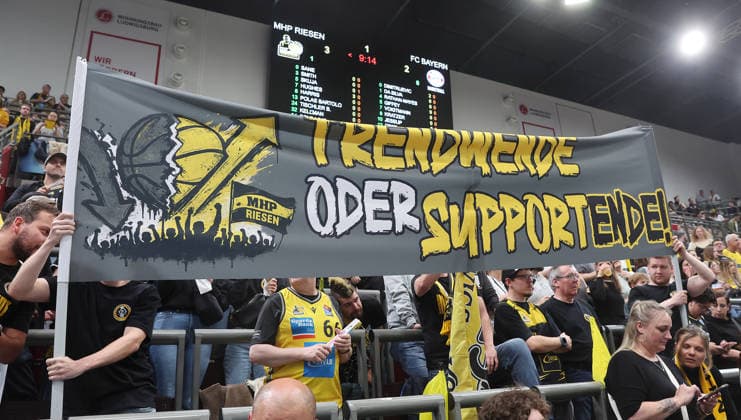 Ludwigsburg , easyCredit Basketball Bundesliga MHP Riesen Ludwigsburg vs. Bayern München , Fans Riesen