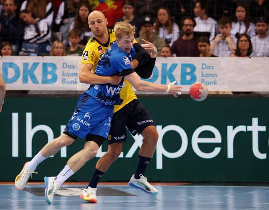 07.05.2026, Deutschland, Stuttgart, DAIKIN HBL Handball Bundesliga Saison 2025 2026, TVB Stuttgart vs. Rhein-Neckar Löwen, v.l. Lukas Sandell (RNL), Torben Matzken (TVB)