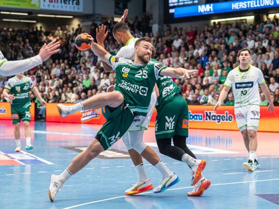Ludvig Jurmala Astroem (Frisch Auf Goeppingen, 25) im Zweikampf mit Philipp Ahouansou (HSG Wetzlar, 19), Frisch Auf Goeppingen vs. HSG Wetzlar, Handball, 1. Bundesliga, Herren, Spielzeit 2025 2026, 07.05.2026, Frisch Auf Goeppingen vs. HSG Wetzlar, Handball, 1. Bundesliga, Herren, Spielzeit 2025 2026, 07.05.2026 Goeppingen Copyright: xEibner-Pressefoto MichaelxSchmidx EP_MST