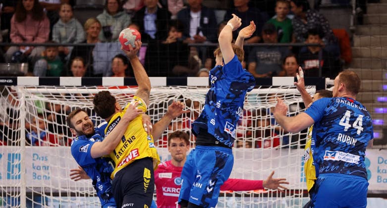 07.05.2026, Deutschland, Stuttgart, DAIKIN HBL Handball Bundesliga Saison 2025 2026, TVB Stuttgart vs. Rhein-Neckar Löwen, v.l. Samuel Röthlisberger (TVB), Dani Baijens (RNL), Linus Schmid (TVB), Lenny Rubin (TVB)