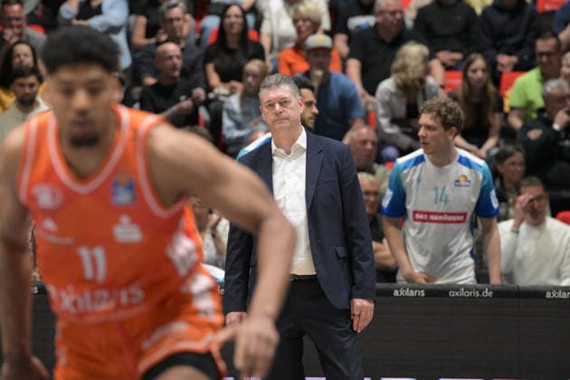 easyCredit Basketball Bundesliga, 33. Spieltag, Niners Chemnitz -Frankfurt Skyliners 07.05.2026 ab 18.30 Uhr Chemnitz, Chemnitz Arena Im Foto: Head Coach Klaus Perwas easyCredit Basketball Bundesliga, 33. Spieltag, Niners Chemnitz - Frankfurt Skyliners Chemnitz Sachsen Deutschland