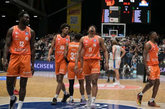 easyCredit Basketball Bundesliga, 33. Spieltag, Niners Chemnitz -Frankfurt Skyliners 07.05.2026 ab 18.30 Uhr Chemnitz, Chemnitz Arena Im Foto: v.l. Amadou Sow(12), Roman Bedime(35), Eric Washington(33), Kostja Mushidi(11), John Newman III(9) easyCredit Basketball Bundesliga, 33. Spieltag, Niners Chemnitz - Frankfurt Skyliners Chemnitz Sachsen Deutschland