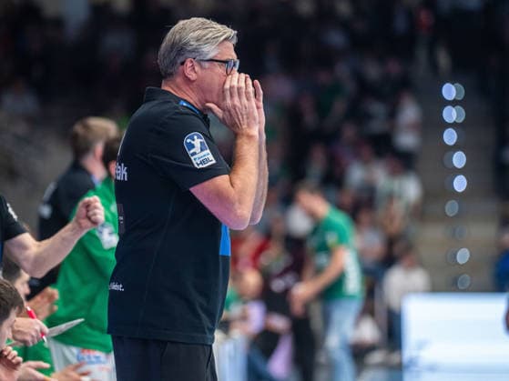 Runar Sigtryggsson, Cheftrainer (HSG Wetzlar) gibt seiner Mannschaft Anweisungen, Frisch Auf Goeppingen vs. HSG Wetzlar, Handball, 1. Bundesliga, Herren, Spielzeit 2025 2026, 07.05.2026, Frisch Auf Goeppingen vs. HSG Wetzlar, Handball, 1. Bundesliga, Herren, Spielzeit 2025 2026, 07.05.2026 Goeppingen Copyright: xEibner-Pressefoto MichaelxSchmidx EP_MST