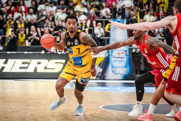 Elijah Hughes (MHP RIESEN Ludwigsburg, 07) vs. Isaiah Mike (FC Bayern Basketball, 22) GER, MHP Riesen Ludwigsburg vs. FC Bayern Muenchen Basketball, Basketball Bundesliga, easycredit BBL, 33. Spieltag, Spielzeit 2025 2026, 07.05.2026 GER, MHP Riesen Ludwigsburg vs. FC Bayern Muenchen Basketball, Basketball Bundesliga, easycredit BBL, 33. Spieltag, Spielzeit 2025 2026, 07.05.2026 Ludwigsburg Copyright: xSandyxDinkelackerx EP_SDR