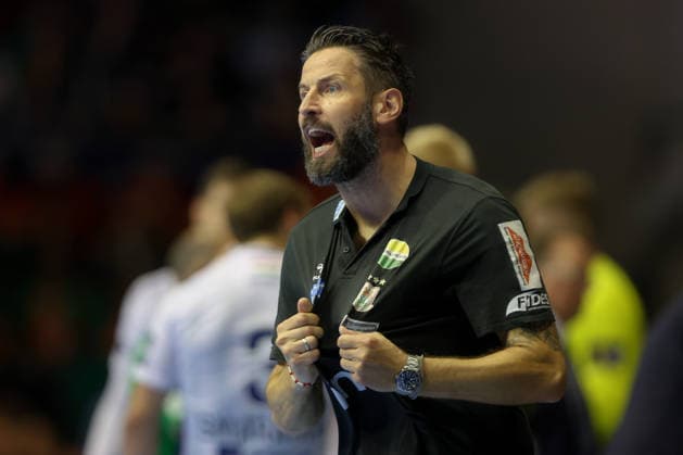 07.05.2026, xtgx, Handball, EHF Champions League 1 4 Finale, SC Magdeburg - Pick Szeged v.l. Bennet Wiegert (Magdeburg, Trainer) gibt Anweisungen, gestikuliert mit den Armen, gesticulate, gives instructions Magdeburg