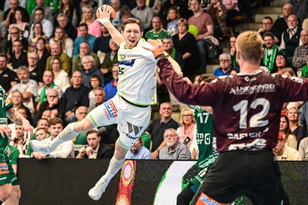 DAIKIN HBL Bundesliga: Frisch Auf! Göppingen - HSG Wetzlar; Göppingen, 07.05.2026 Justin Müller (HSG Wetzlar, 25) beim Sprungwurf gegen Kristian Saeveras (Frisch Auf Göppingen, 12) ; Göppingen, 07.05.2026 - 31. Spieltag der DAIKIN Handball-Bundesliga, Frisch Auf! Göppingen - HSG Wetzlar, EWS-Arena, Göppingen. Copyright: xBEAUTIFULxSPORTS Märklx