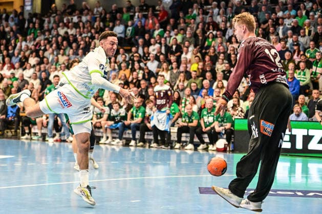 DAIKIN HBL Bundesliga: Frisch Auf! Göppingen - HSG Wetzlar; Göppingen, 07.05.2026 Ahmed Nafea (HSG Wetzlar, 79) scheitert an Kristian Saeveras (Frisch Auf Göppingen, 12), der pariert ; Göppingen, 07.05.2026 - 31. Spieltag der DAIKIN Handball-Bundesliga, Frisch Auf! Göppingen - HSG Wetzlar, EWS-Arena, Göppingen. Copyright: xBEAUTIFULxSPORTS Märklx