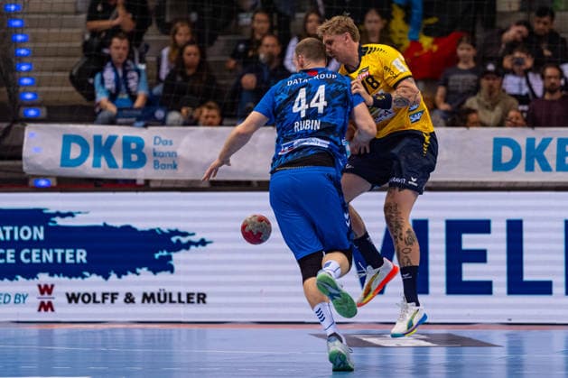 DAIKIN Handball Bundesliga: TVB Stuttgart vs. Rhein-Neckar Löwen; 07.05.2026 Stuttgart, GERMANY - 07. Mai 2026: Lenny Rubin (TVB Stuttgart, 44) scheitert an Edwin Aspenbäck (Rhein-Neckar Löwen, 78) während dem Match zwischen dem TVB Stuttgart und den Rhein-Neckar Löwen am 31. Spieltag der Daikin Handball Bundesliga in der Porsche-Arena. Copyright: xBEAUTIFULxSPORTS Steinx