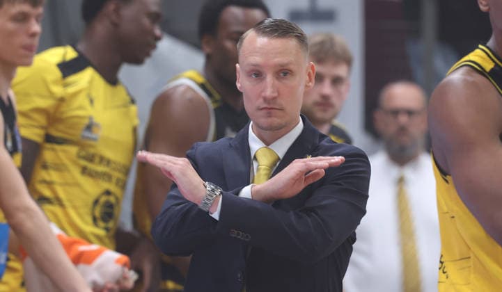 Ludwigsburg , easyCredit Basketball Bundesliga MHP Riesen Ludwigsburg vs. Bayern München , Trainer Mikko Riipinen ( Riesen )
