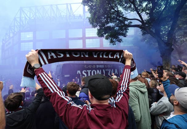 Aston Villa v Nottingham Forest 07 May 2026, Aston - UEFA EUROPA League - Semi Final - Second Leg - Aston Villa v Nottingham Forest - The Aston Villa team bus is welcomed by fans and smoke flares - Photo: Charlotte Wilson Offside. Aston UK Copyright: xCharlottexWilsonx xOffsidexOffside