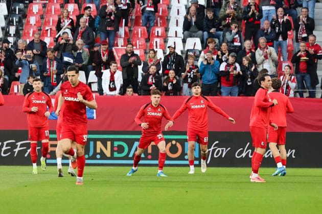 SC Freiburg beim Aufwärmen vor Spielbeginn , Deutschland, Fussball, UEFA Europa League, Halbfinale, 2025 2026, SC Freiburg vs. Sporting Braga, 07.05.2026, Freiburg im Breisgau Europa-Park Stadion Deutschland Copyright: xGrantxHubbsx