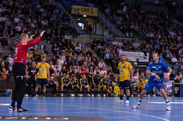 DAIKIN Handball Bundesliga: TVB Stuttgart vs. Rhein-Neckar Löwen; 07.05.2026 Stuttgart, GERMANY - 07. Mai 2026: Kai Häfner (TVB Stuttgart, 34) beim 7Meter gegen David Späth (Rhein-Neckar Löwen, 29) während dem Match zwischen dem TVB Stuttgart und den Rhein-Neckar Löwen am 31. Spieltag der Daikin Handball Bundesliga in der Porsche-Arena. Copyright: xBEAUTIFULxSPORTS Steinx