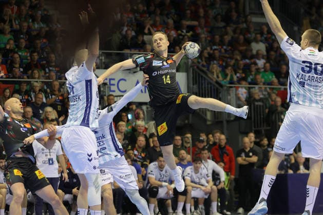 07.05.2026, xtgx, Handball, EHF Champions League 1 4 Finale, SC Magdeburg - Pick Szeged v.l. Omar Ingi Magnusson (Magdeburg, 14) wirft Tor, Torschuetze, erzielt Tor, Treffer, scores the goal Magdeburg