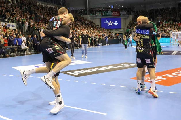 07.05.2026, xgox, Handball - EHF Champions League - 1 4 Finale SC Magdeburg - Pick Szeged v.l. Felix Claar (Magdeburg, 7), Matthias Musche (Magdeburg, 6) Jubel ueber den Sieg, Jubel nach Spielende Magdeburg