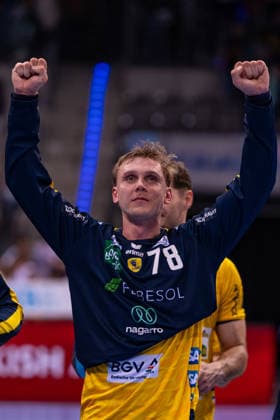 DAIKIN Handball Bundesliga: TVB Stuttgart vs. Rhein-Neckar Löwen; 07.05.2026 Stuttgart, GERMANY - 07. Mai 2026: Edwin Aspenbäck (Rhein-Neckar Löwen, 78) freut sich über den Sieg in dem Match zwischen dem TVB Stuttgart und den Rhein-Neckar Löwen am 31. Spieltag der Daikin Handball Bundesliga in der Porsche-Arena. Copyright: xBEAUTIFULxSPORTS Steinx
