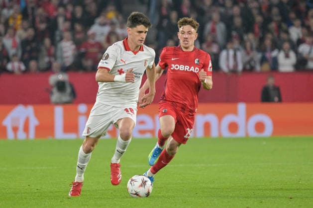Pau Victor (Sporting Braga, 18) mit Ball und im Duell mit Philipp Treu (SC Freiburg, 29) GER, SC Freiburg - Sporting Braga, Fussball, Europa League, Halbfinale, Saison 2025 2026, 07.05.2026 GER, SC Freiburg - Sporting Braga, Fussball, Europa League, Halbfinale, Saison 2025 2026, 07.05.2026 Freiburg Copyright: xEibner-Pressefoto ThomasxHessx EP_THS